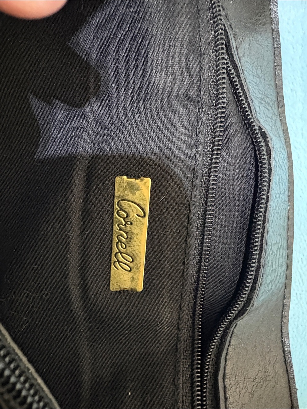 Black Leather Shoulder Bag - Unbranded Elegant Everyday Carry - Picture 3 of 4